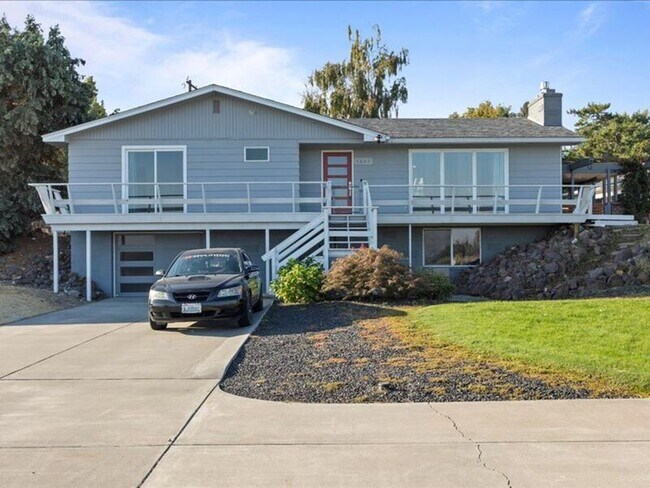 Building Photo - 3603 W Canal Dr