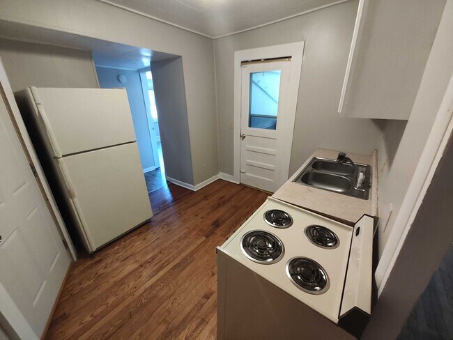 Building Photo - 1229 Peck St