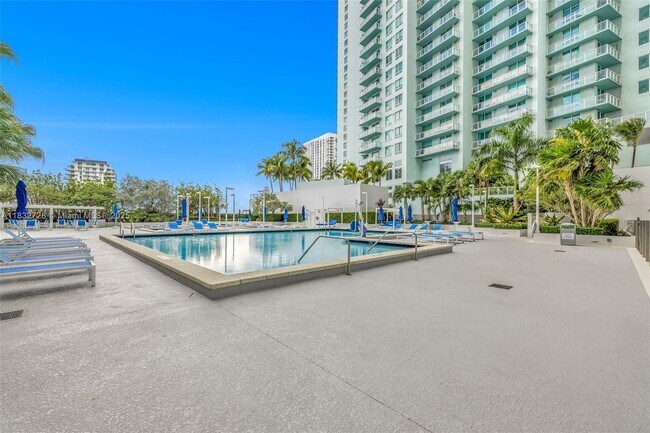 Building Photo - 1800 N Bayshore Dr