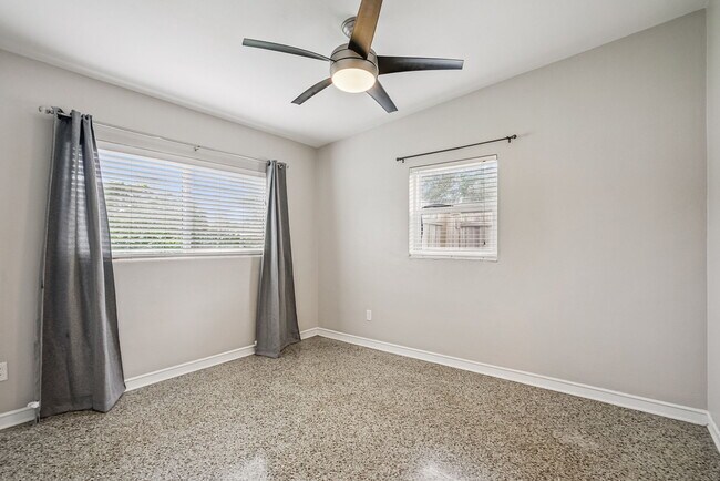 Building Photo - 3218 Carnine Dr