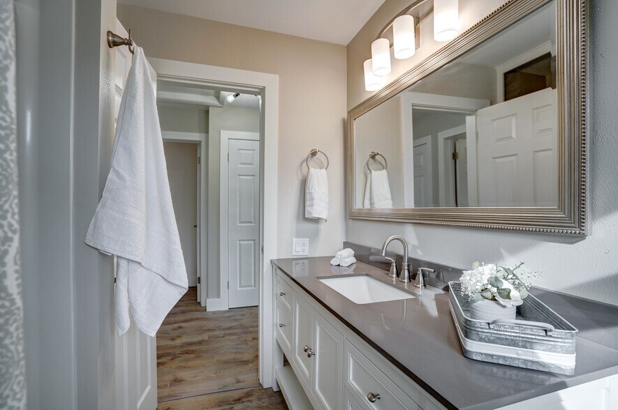 Full bath #1 - 4688 Capitol View Rd