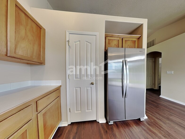 Building Photo - 868 Red Fern Dr