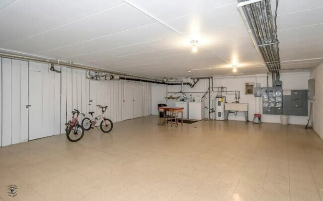 Building Photo - 8616 W 95th St
