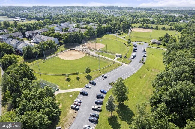 Building Photo - 43805 Middleway Ter