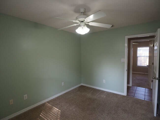 Building Photo - Gulf Shores Cottage close to park and schools!