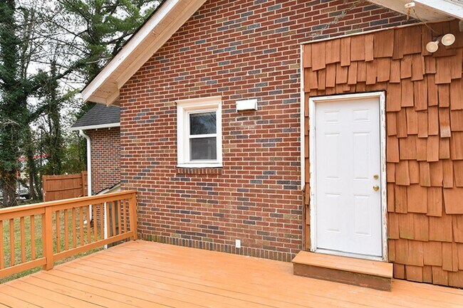 Building Photo - 1307 Polo Rd