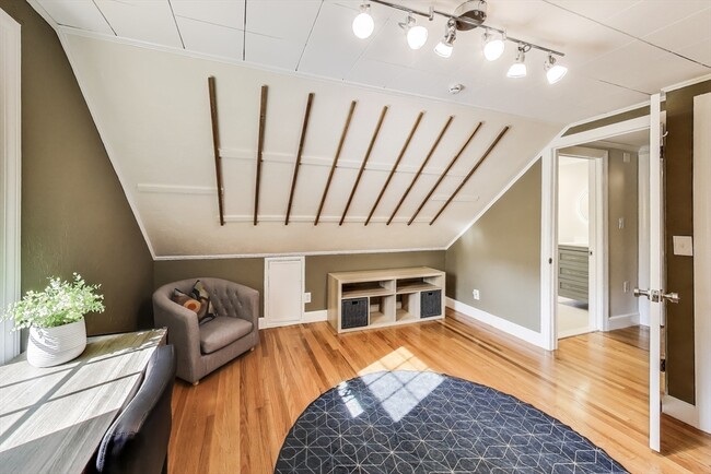 Building Photo - 40 Dunster Ln