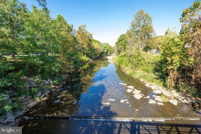 Building Photo - 2216 S Quincy St