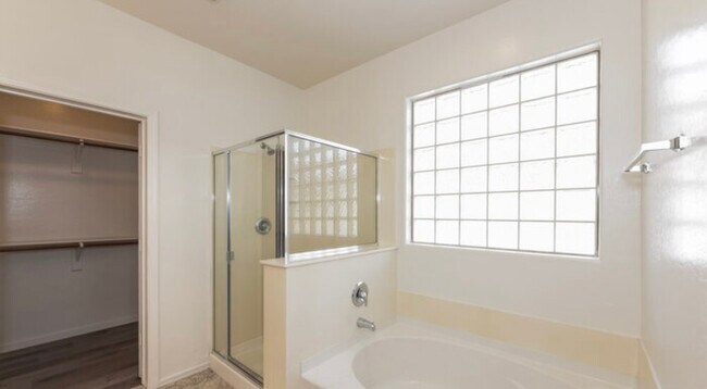 Building Photo - 4505 W Pleasant Ln