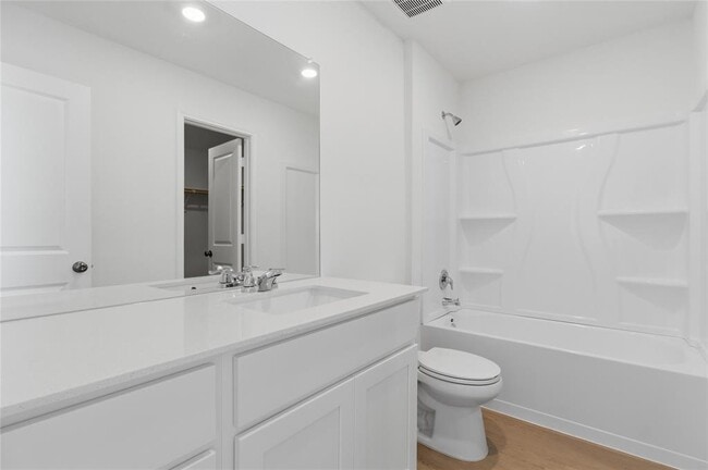 Building Photo - 596 Sormonne Lp