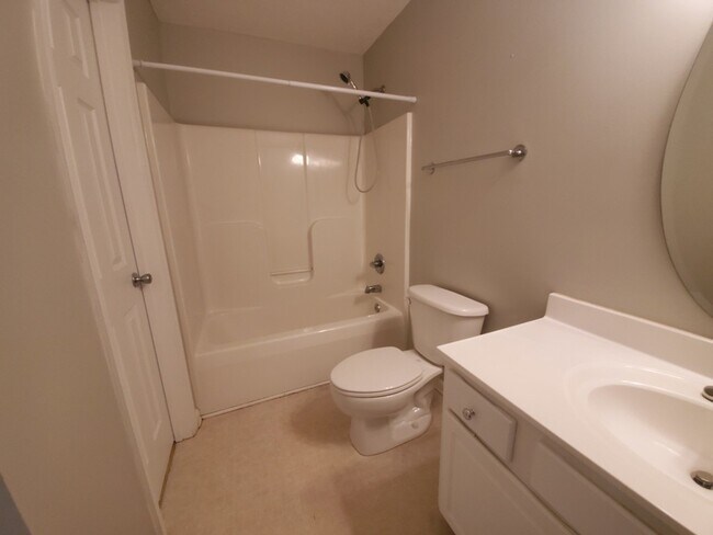 Building Photo - 426 Northview~ Sunset Ridge