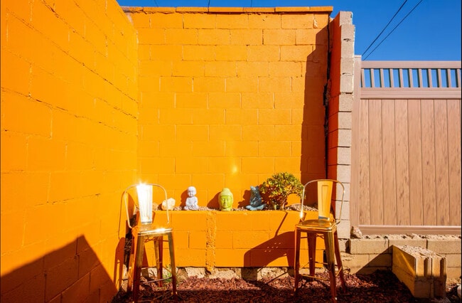 Building Photo - 6016 S Fairfax Ave