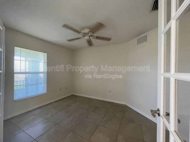 Building Photo - 1429 NE 5th Ave