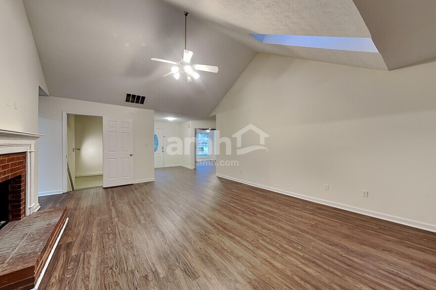 Building Photo - 817 Hillary Ct