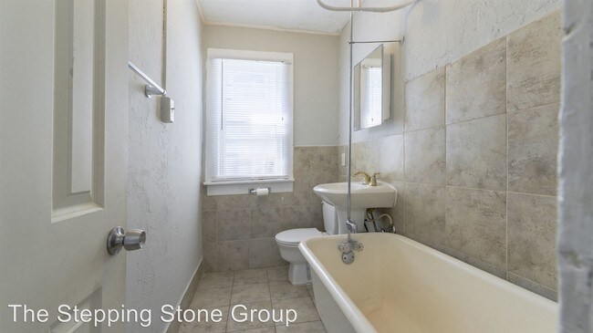 Building Photo - 2307 University Ave NE