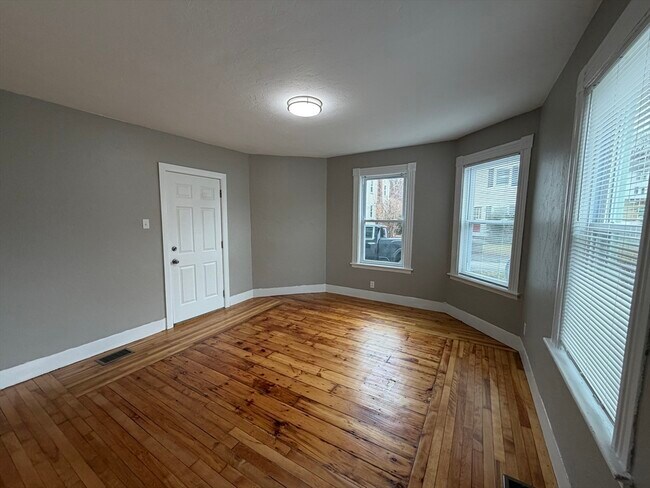 Building Photo - 10 Acton St