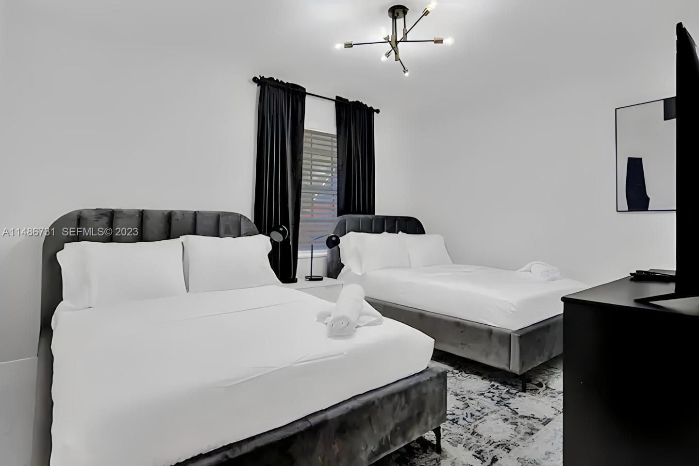 Building Photo - 247 SW 5th St