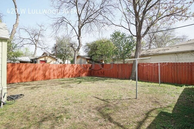 Building Photo - 420 W Lullwood Ave