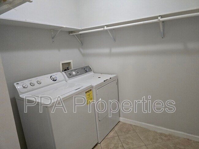 Building Photo - 7122 Ramblewood Dr