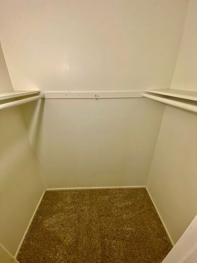 Building Photo - MOVE IN SPECIAL-NO RENT DUE UNTIL JANUARY 1, 2026 - 2 Bedroom 2 Bathroom in Central Phoenix