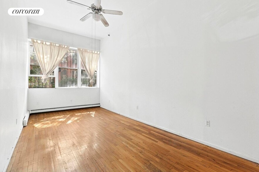 Primary Photo - 373 Pacific St