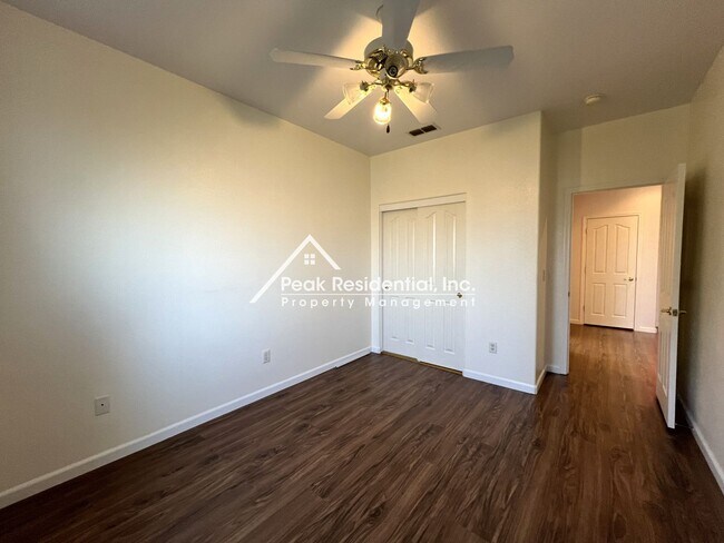 Building Photo - North Natomas 3bd/2.5ba House with 2 Car Garage