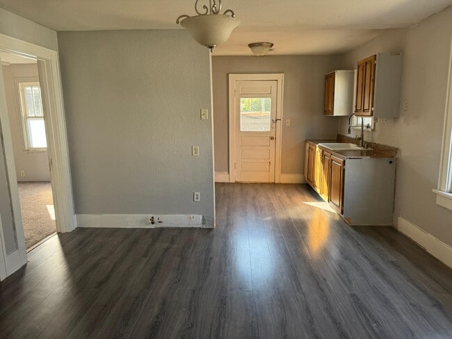 Building Photo - 416 S Adams St