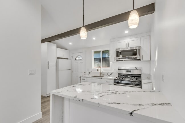 Building Photo - 14753 Hartland St