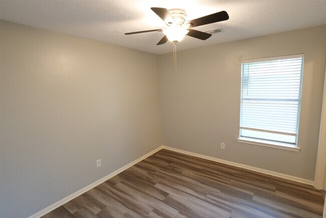 Building Photo - 17427 Hamilwood Dr