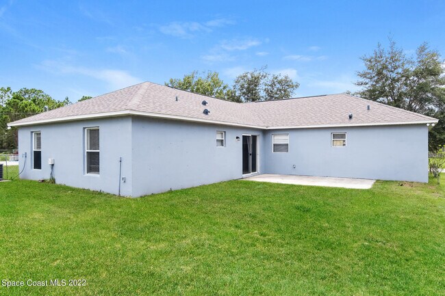 Building Photo - 933 Carver Rd SE