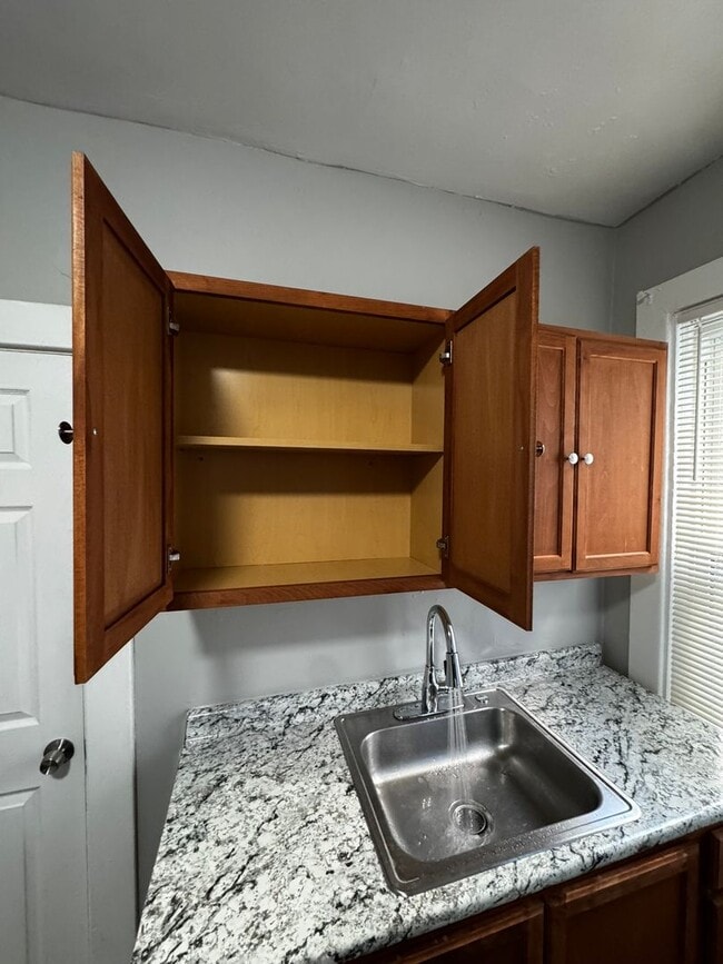 Building Photo - Newly Remodeled Two Bedroom Apartment in Squirrel Hill