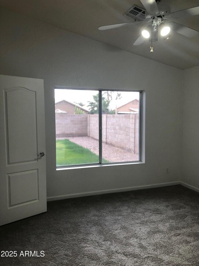 Building Photo - 735 E Baylor Ln