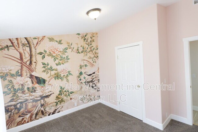 Building Photo - 15550 Rim Dr