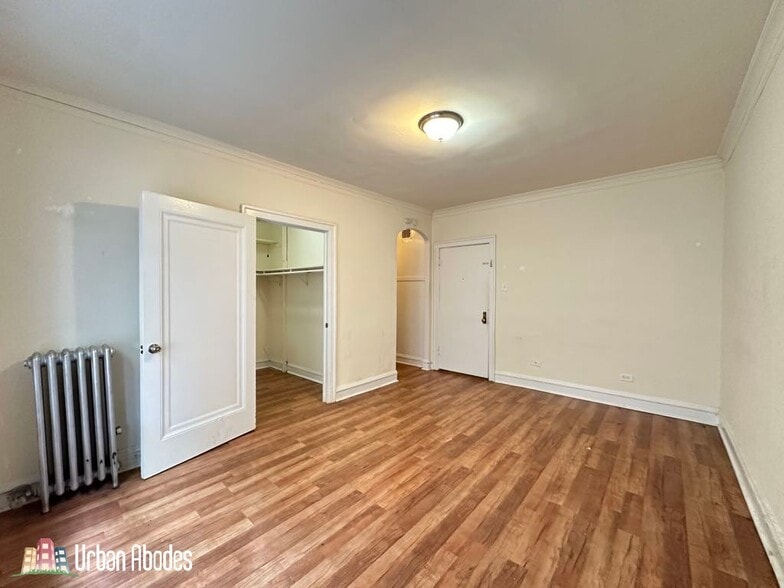 Building Photo - 2530 N Sawyer Ave