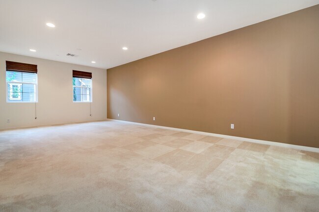 Building Photo - Live in Luxury: Fully Upgraded 2 Bedroom P...