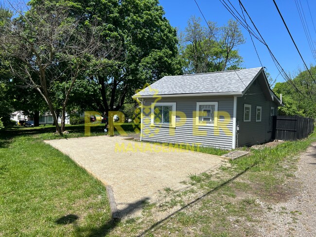 Building Photo - 1 bedroom 1 bathroom house