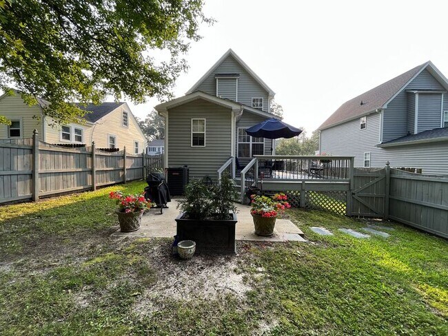 Building Photo - 607 S Fuquay Ave