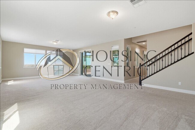 Building Photo - Executive Gated Rental with Stunning Views & Solar!