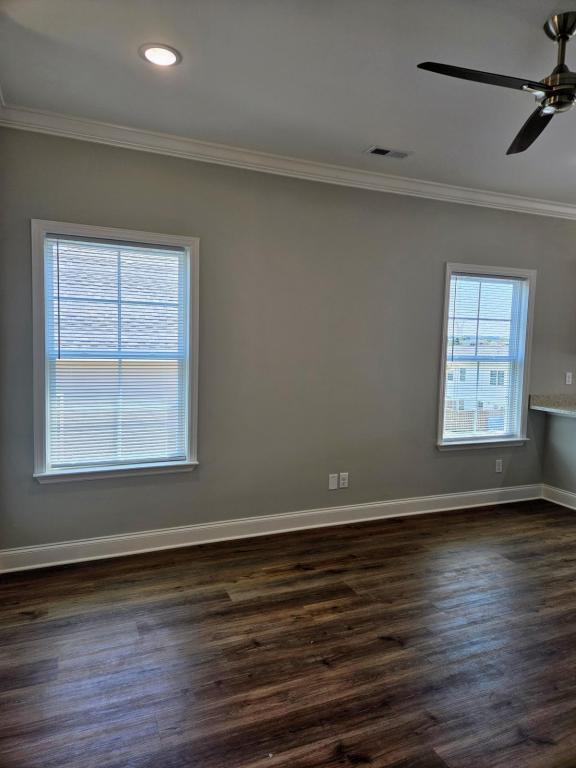 Building Photo - 395 NE Bellingham Dr