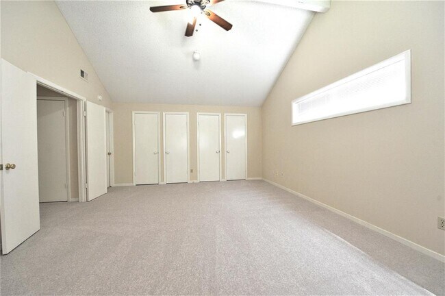 Building Photo - 2115 Braesmeadow Ln