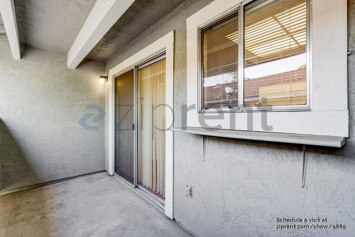 Building Photo - Unit 3
