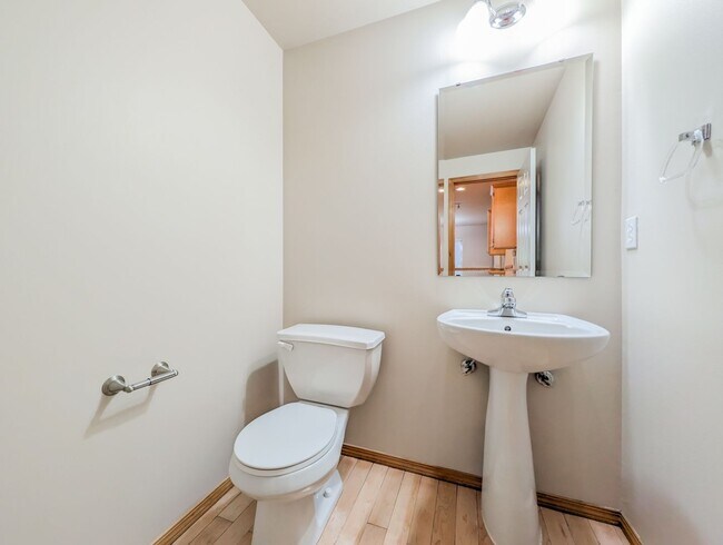 Building Photo - Move in ready 4 bed, 2.5 bath home W/ New Paint & Carpet!