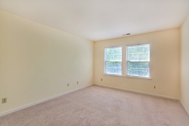 Building Photo - 1482 Ashland Dr