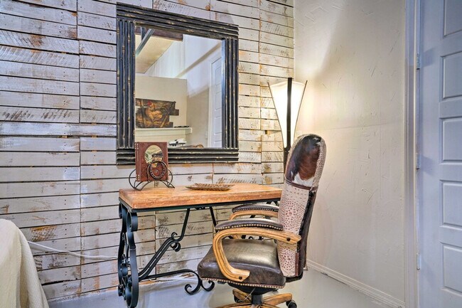 Building Photo - 3704 San Bernardo Ave