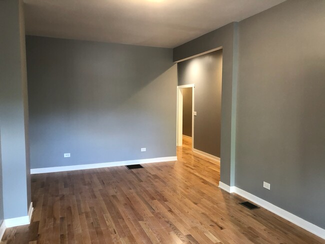 Living Room/Hallway - 5521 S Dorchester Ave