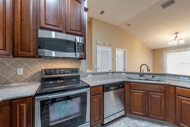 Building Photo - 6750 Eagle Feather Dr