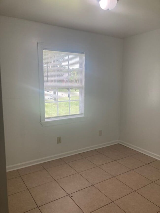 Building Photo - Gulfport 3 Bedroom