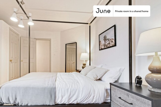 Building Photo - Private bedroom in 4 bed/1 bath Home