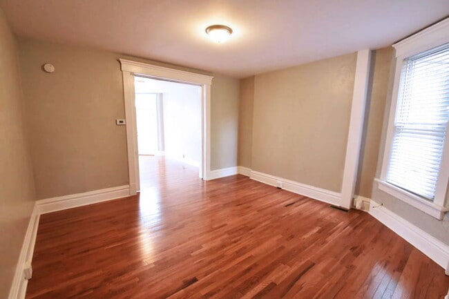 Building Photo - 2355 N High St