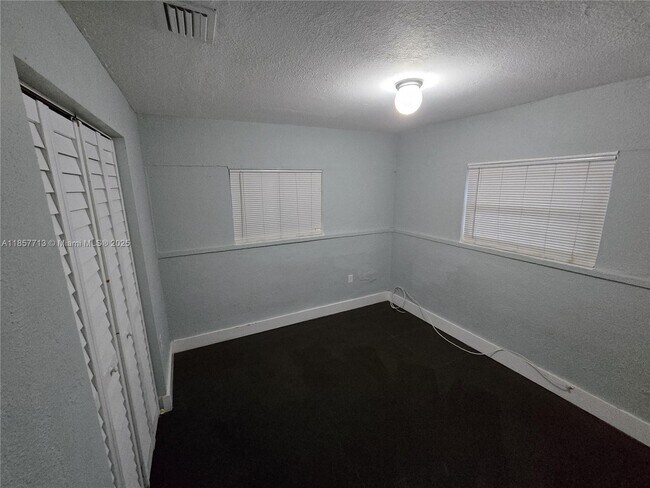 Building Photo - 5909 NW 5th Ct